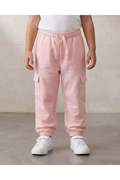 REDTAG بنطال جيب جانبي كبير للبنات باللون الوردي مع جيوب جانبية