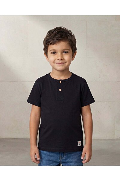 REDTAG تيشيرت هنلي أسود بأكمام قصيرة للأولاد