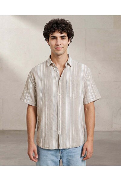 REDTAG قميص رجالي بيج مخطط بأكمام قصيرة من قماش الدوبي