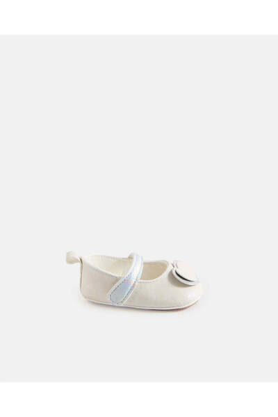 REDTAG حذاء عربة أطفال مزين برقعة قلب فضية