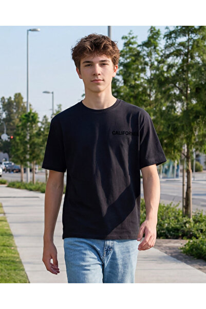 REDTAG تيشيرت أسود فضفاض للأولاد الكبار