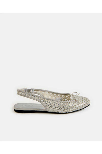 REDTAG حذاء نسائي فضي اللون برباط علوي