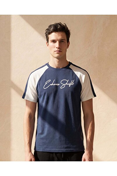 REDTAG تي شيرت رجالي مطبوع باللون الأزرق البحري