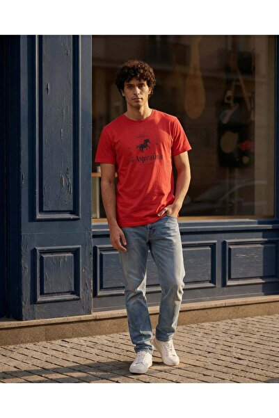 REDTAG تي شيرت رجالي مطبوع باللون الأحمر