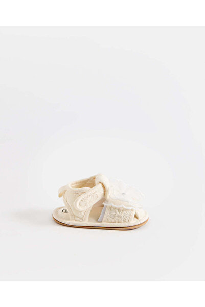 REDTAG حذاء عربة أطفال بيج دانتيل بفيونكة من الدانتيل والزهور