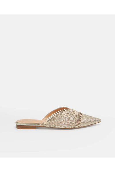 REDTAG أحذية نسائية ذهبية اللون من الرافيا ذات مقدمة مدببة