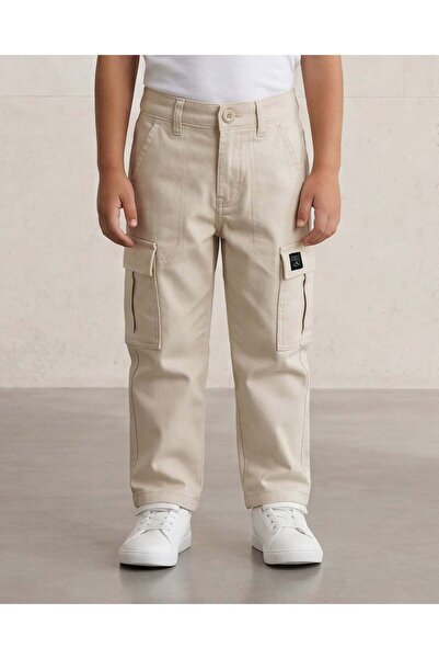 REDTAG بنطال جيب جانبي كبير للأولاد بلون كريمي مع جيوب