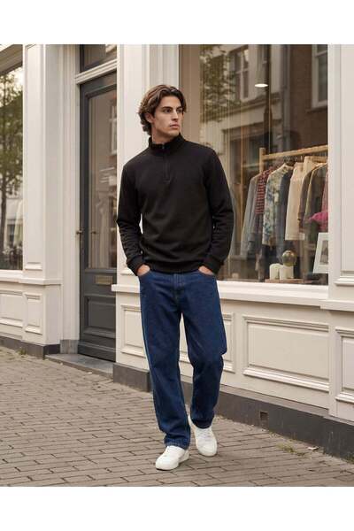 REDTAG سويت شيرت رجالي أسود بنصف سحاب وشعار على الصدر