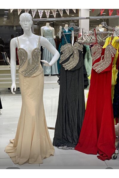 KALDE An elegant evening dress with crystal beads that complements your beauty.