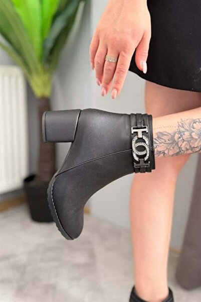 Difolia Women's Hana Black Leather Tal Buckle (6 cm) Heeled Oval Toe Boots