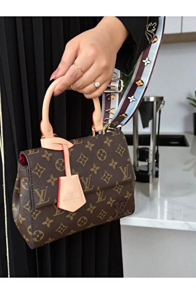 GGGG Shoulder bag with accessories