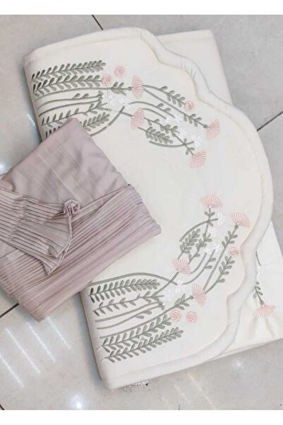 RUG طقم صلاة ناعم بلون الموف الفاتح، يتميز بتصميم مريح وسجادة مطرزة بألوان ها...