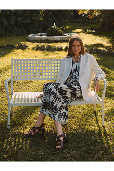 LC Waikiki منتجات فريزن ستور الفريدة من نوعها: تنورة مطرزة بفتحة جانبية وحزام...