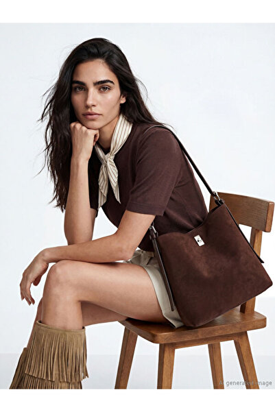 LC Waikiki Freezen Store'dan Eşsiz Ürünler I Süet Görünümlü Kadın Omuz Çantası