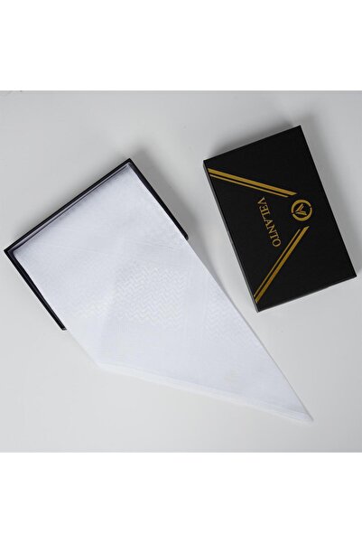 VELANTO A pure white men's shemagh with a luxurious look and sophisticated el...