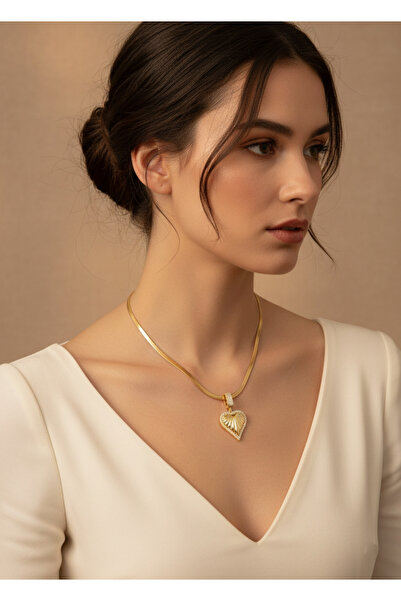 stainless steell قلادة على شكل قلب من الفولاذ 316L بلون ذهبي وحجر الزركون