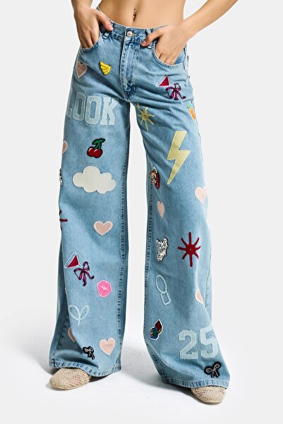 it's basic Women's Denim Color 3S6-32 Straight Fit Object Embroidery and Embe...