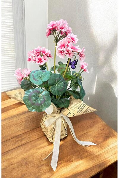 sedoshhomevision Artificial Geranium Arrangement for Women's Day – in Glass Vase