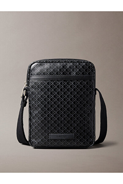 Calvin Klein Men's emblem aop coated slim reporter shoulder bag