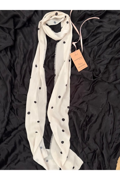 Nurcanilirboutique Puantiyeli zarif fular