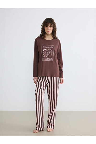 LC Waikiki RMZ GİYİM FARKIYA طقم بيجامة نسائي مطبوع بياقة روبا