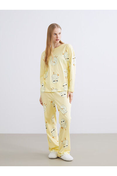 LC Waikiki RMZ GİYİM FARKIYA طقم بيجامة نسائي مطبوع بياقة روبا