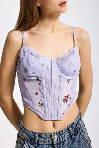 it's basic Bustieră cu bretele cu design special, cu dantelă și model floral,...