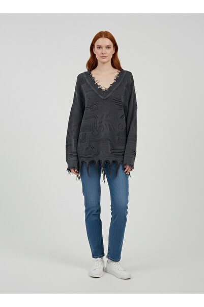 Neden Tekstil Gray V-Neck Sweater with Tassel Detail