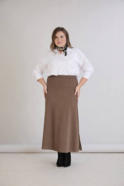 TUSSE Fusta elegantă, de culoare uni, moale, cu șliț, care nu se vede prin ea...