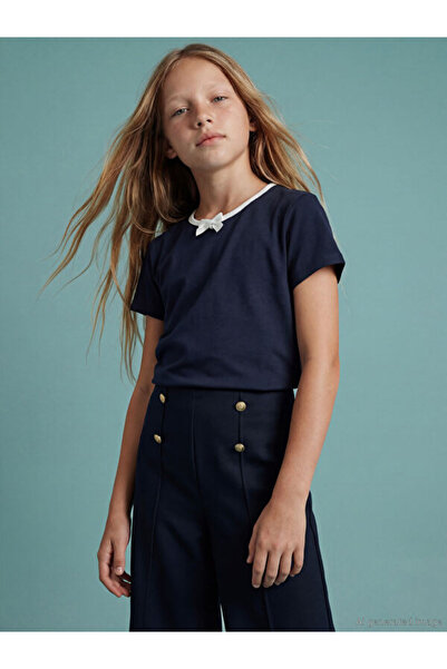 LC Waikiki RMZ GİYİM FARKIYA تي شيرت للفتيات بتفاصيل فيونكة على شكل ياقة روبا