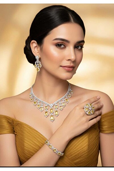 Arjwan Accessories A stunning women's jewelry accessory set