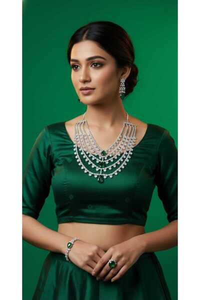 Arjwan Accessories A stunning women's jewelry accessory set