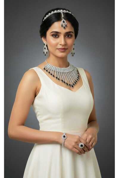 Arjwan Accessories A stunning women's jewelry accessory set