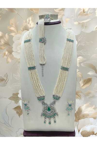 Arjwan Accessories A stunning women's jewelry accessory set