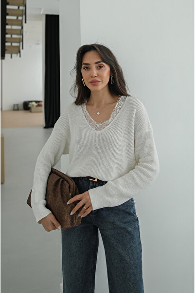 Havoş Ecru Sweater with Lace Collar and Hem
