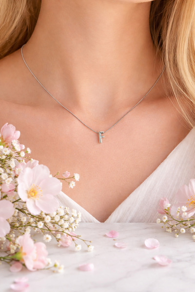 Yush aksesuar F HARFLİ GÜMÜŞ RENK ÇELİK KOLYE