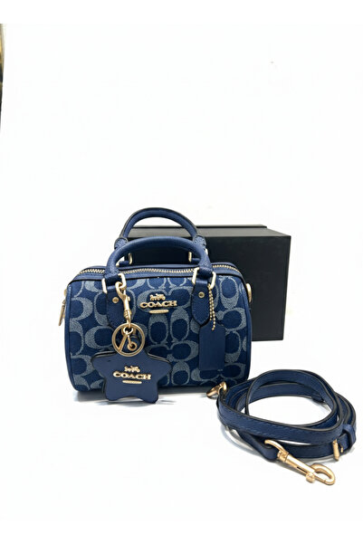 GC The "Blue Icon" Bag – a blend of luxury and practicality with accessories