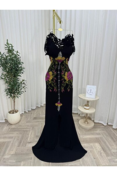 Farah Fashion This dress combines royal luxury with enchanting artistic touch...