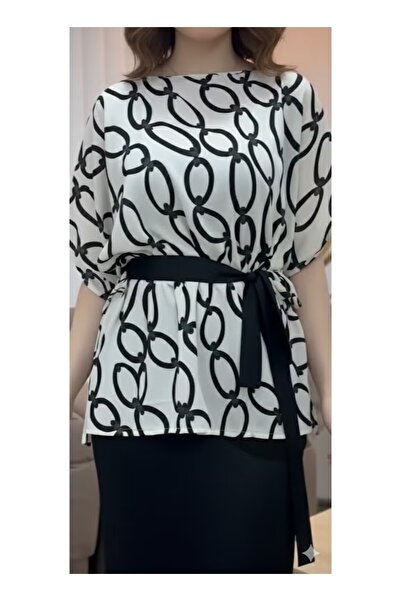 FULLJOY A blouse with a comfortable fit and short, comfortable sleeves; a sty...