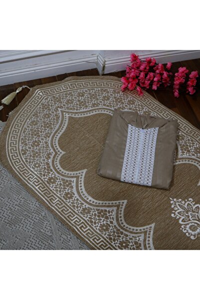 BS A distinctive women's prayer set, consisting of a padded prayer mat embroi...