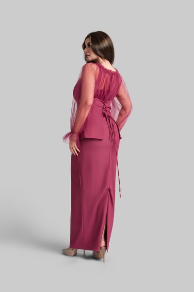 Opera Fashion فستان كلاسيكي بطابع فكتوري مزين بإكسسوار و شك سيلاني