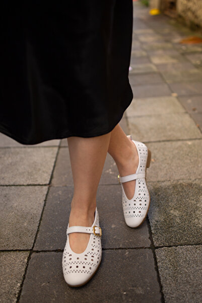 Venüs 26484500 Hakiki Deri Desenli Bant Toka Detaylı Ortopedik Kadın Babet