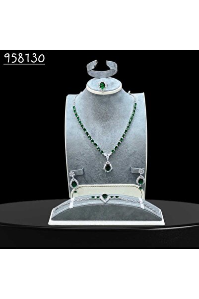 Arjwan Accessories A stunning women's jewelry accessory set