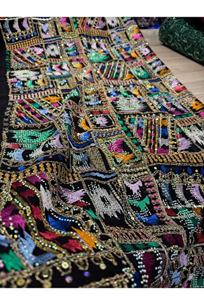 OsmanKumaşDantel Yoğun taşlı ve kanaviçe işlemeli kumaş