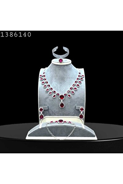 Arjwan Accessories A stunning women's jewelry accessory set