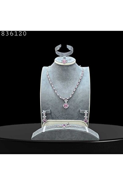 Arjwan Accessories A stunning women's jewelry accessory set