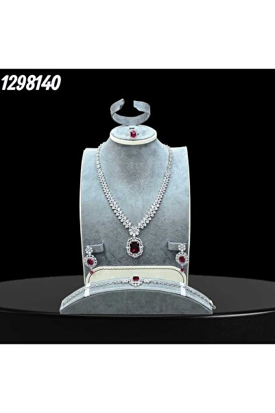 Arjwan Accessories A stunning women's jewelry accessory set