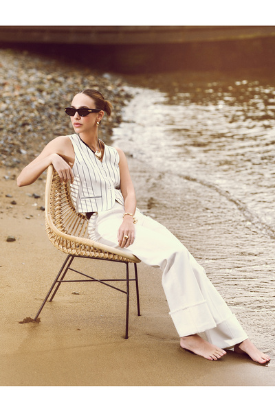 Koton X Sima Tarkan – Ärmellose Weste aus Viskose-Mischgewebe mit Taschen und...