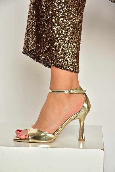Fox Shoes Y569823309 Gold Thin Heeled Women's Shoes
