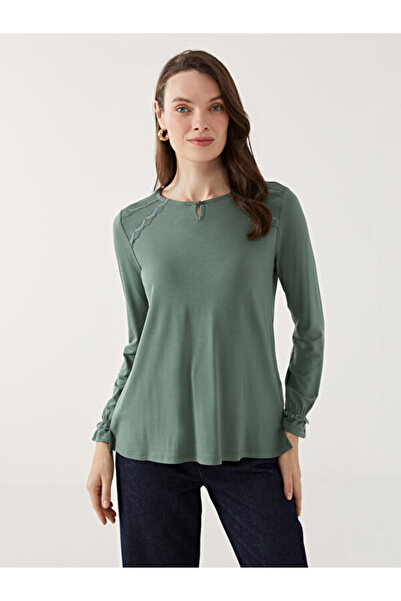 LC Waikiki بلوزة نسائية بتفاصيل دانتيل على شكل ياقة روبا من UZG STORE للنساء ...